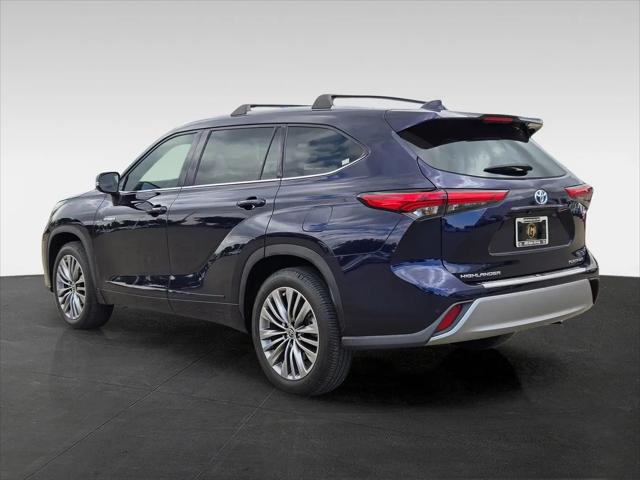 2021 Toyota Highlander Hybrid Platinum
