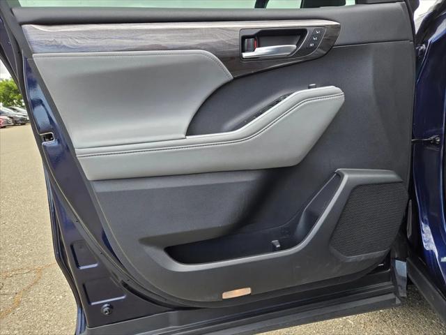2021 Toyota Highlander Hybrid Platinum