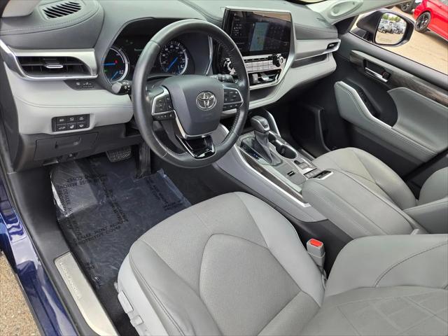 2021 Toyota Highlander Hybrid Platinum