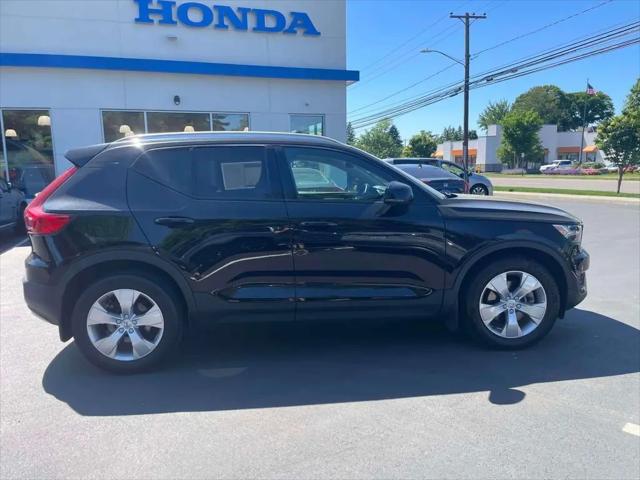 2019 Volvo XC40 T5 Momentum
