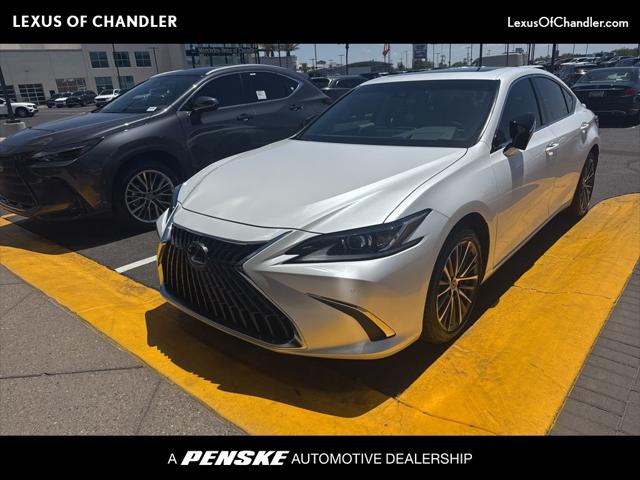 2025 Lexus ES 300h 300h's photo