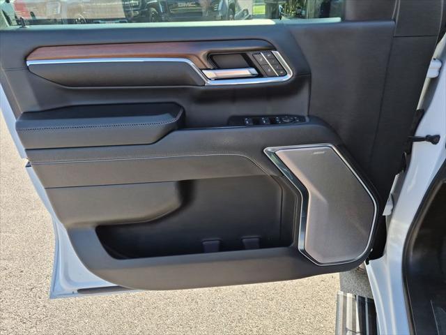 2024 GMC Sierra 2500HD 4WD Crew Cab Standard Bed Denali