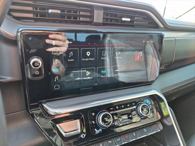 2024 GMC Sierra 2500HD 4WD Crew Cab Standard Bed Denali