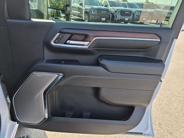 2024 GMC Sierra 2500HD 4WD Crew Cab Standard Bed Denali