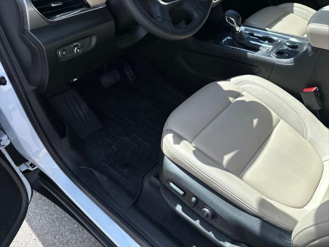 2023 Chevrolet Traverse FWD LT Leather