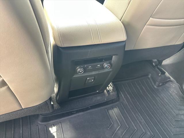 2023 Chevrolet Traverse FWD LT Leather