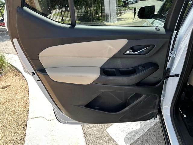 2023 Chevrolet Traverse FWD LT Leather