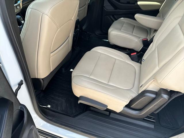 2023 Chevrolet Traverse FWD LT Leather