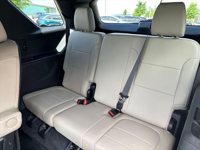2023 Chevrolet Traverse FWD LT Leather
