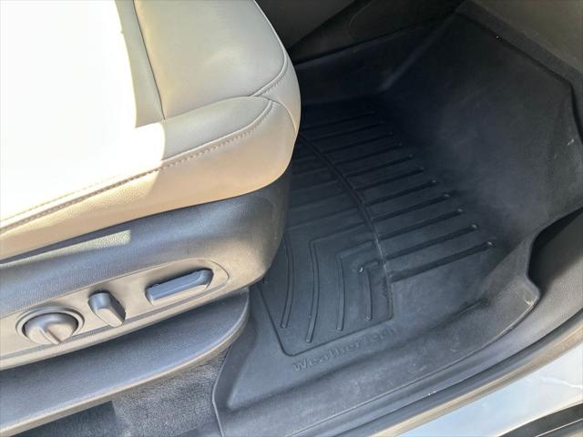 2023 Chevrolet Traverse FWD LT Leather