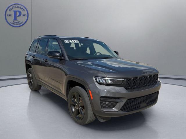 2023 Jeep Grand Cherokee Altitude 4x4 for sale in Forest City, IA