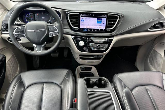 2024 Chrysler Pacifica Hybrid Select
