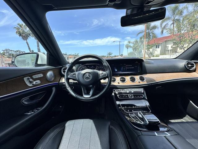 2017 Mercedes-Benz E-CLASS E 300 E 300 * TURBO * AMG SPORT PACKAGE * AMBIENT LIGHTS