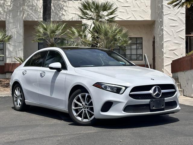 2020 Mercedes-Benz A 220 A 220 * AMBINET LIGHTING * MOONROOF *