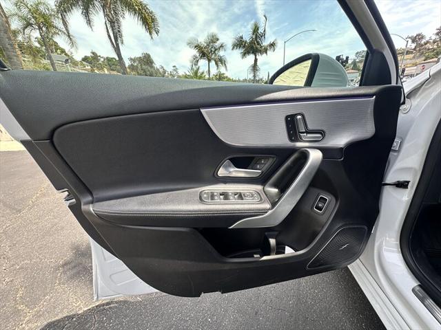 2020 Mercedes-Benz A 220 A 220 * AMBINET LIGHTING * MOONROOF *