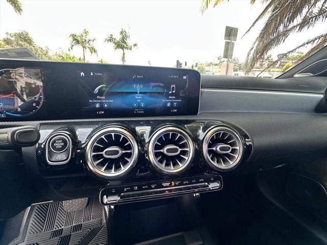 2020 Mercedes-Benz A 220 A 220 * AMBINET LIGHTING * MOONROOF *