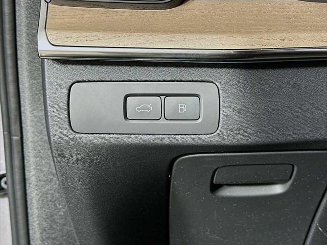 2026 Volvo XC90 Plug-In Hybrid Ultra, T8 AWD, Electric/Gasoline, Bright, 7 Seats