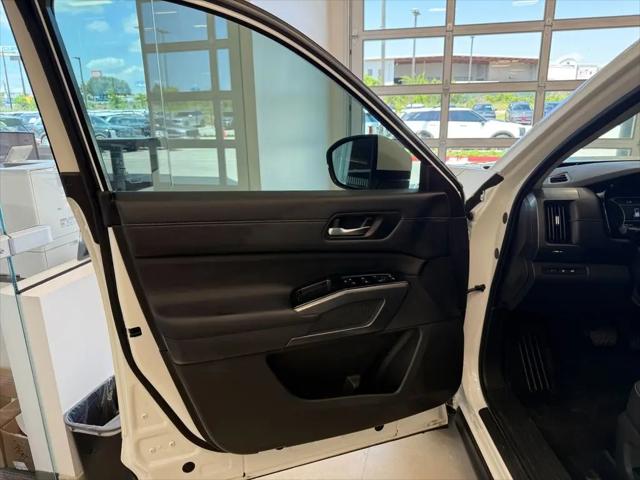 2024 Nissan Pathfinder SL FWD