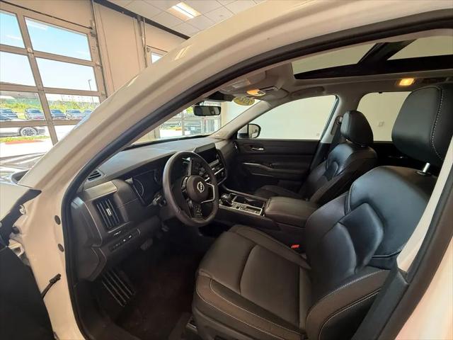 2024 Nissan Pathfinder SL FWD