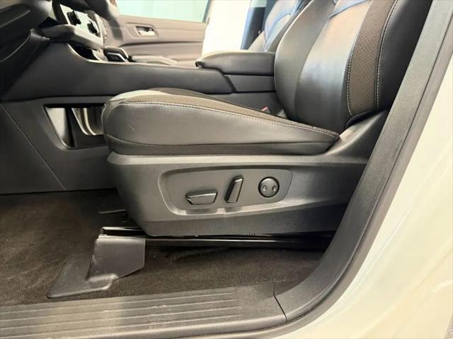 2024 Nissan Pathfinder SL FWD