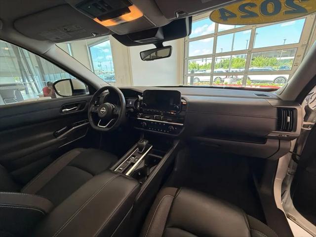 2024 Nissan Pathfinder SL FWD