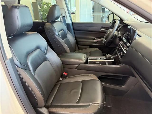 2024 Nissan Pathfinder SL FWD