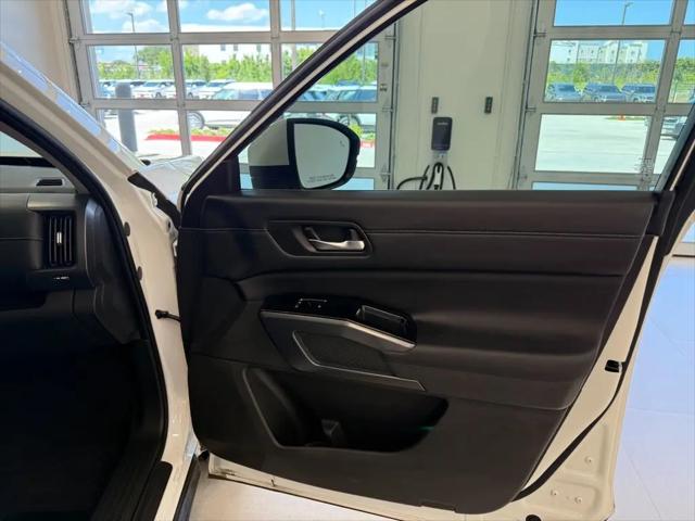 2024 Nissan Pathfinder SL FWD