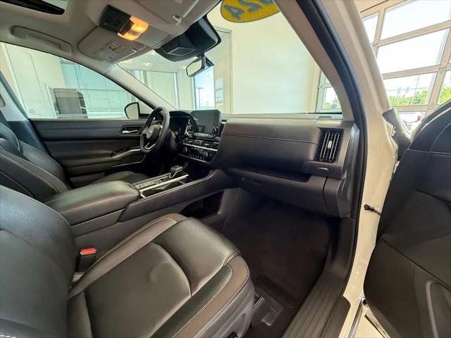 2024 Nissan Pathfinder SL FWD