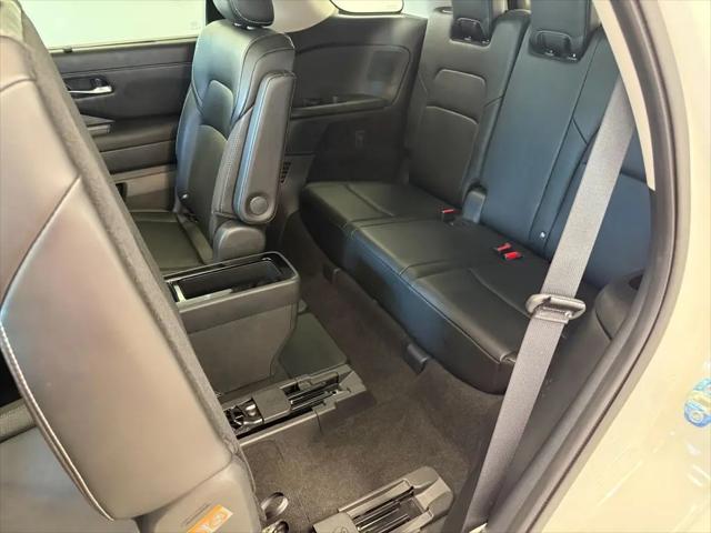 2024 Nissan Pathfinder SL FWD