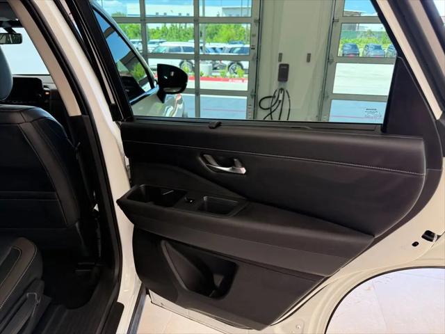2024 Nissan Pathfinder SL FWD