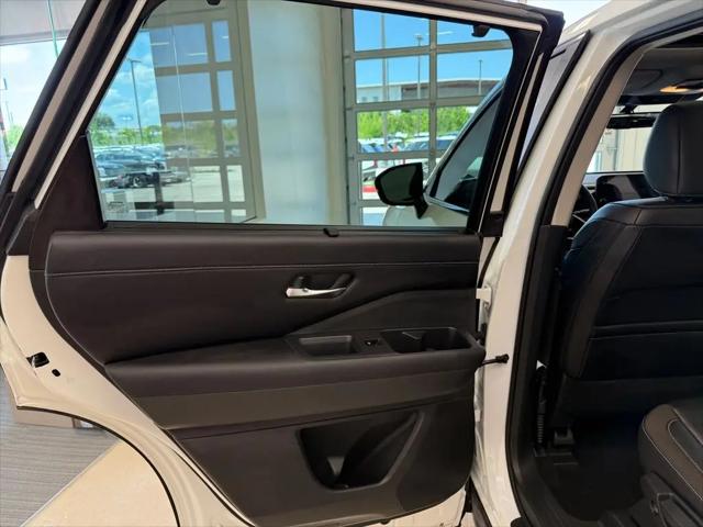 2024 Nissan Pathfinder SL FWD