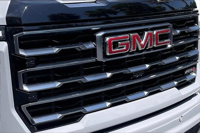 2024 GMC Sierra 2500HD 4WD Crew Cab Standard Bed AT4