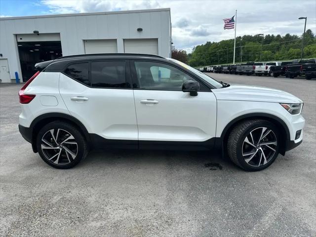 2021 Volvo XC40 T5 R-Design