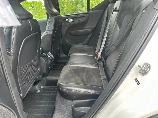 2021 Volvo XC40 T5 R-Design