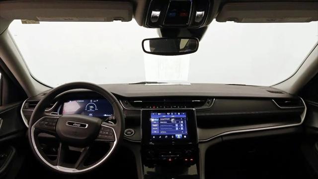 2023 Jeep Grand Cherokee L Laredo 4x2
