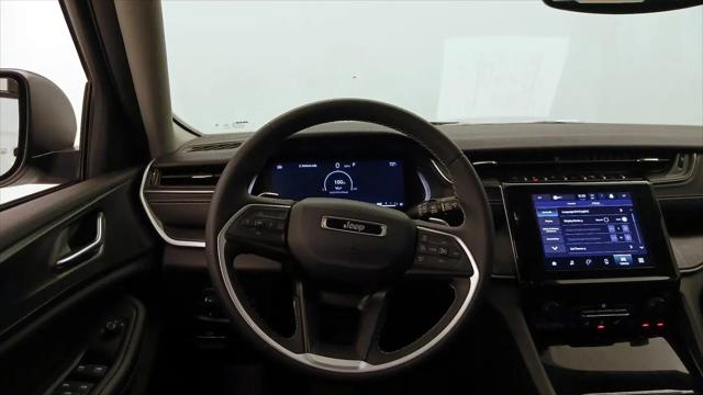 2023 Jeep Grand Cherokee L Laredo 4x2