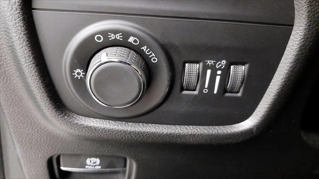 2023 Jeep Grand Cherokee L Laredo 4x2