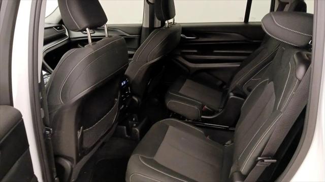 2023 Jeep Grand Cherokee L Laredo 4x2