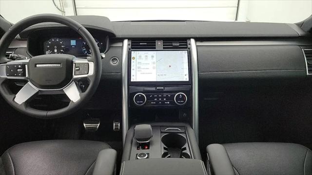 2024 Land Rover Discovery P300 Dynamic SE