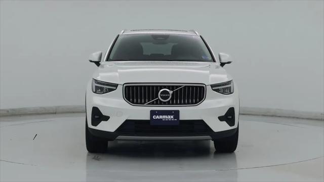2023 Volvo XC40 B5 Plus Bright Theme