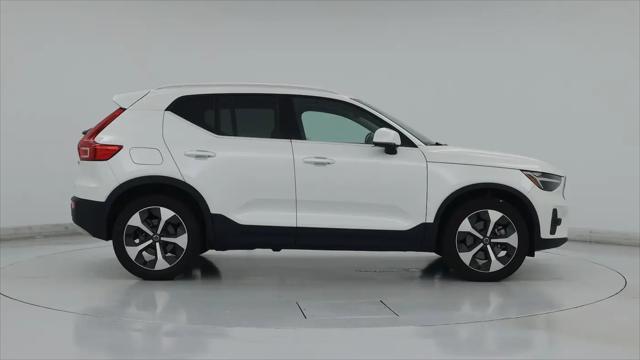 2023 Volvo XC40 B5 Plus Bright Theme