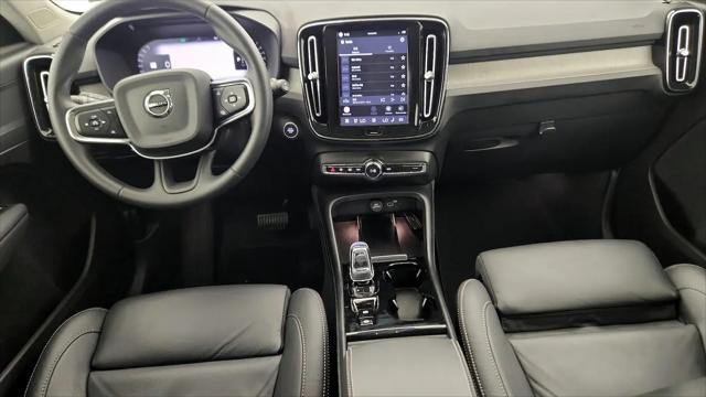 2023 Volvo XC40 B5 Plus Bright Theme