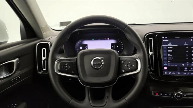2023 Volvo XC40 B5 Plus Bright Theme
