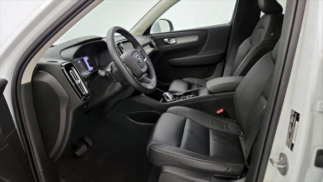 2023 Volvo XC40 B5 Plus Bright Theme