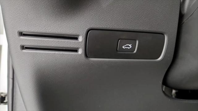 2023 Volvo XC40 B5 Plus Bright Theme