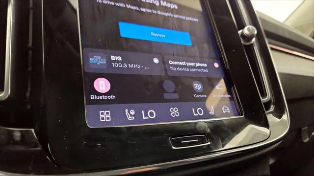 2023 Volvo XC40 B5 Plus Bright Theme