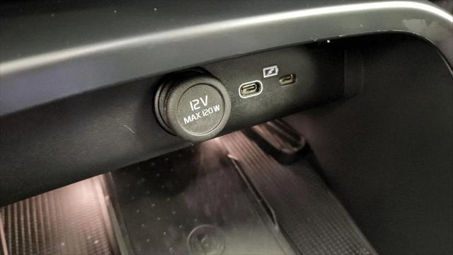 2023 Volvo XC40 B5 Plus Bright Theme