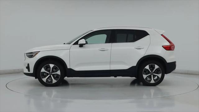 2023 Volvo XC40 B5 Plus Bright Theme