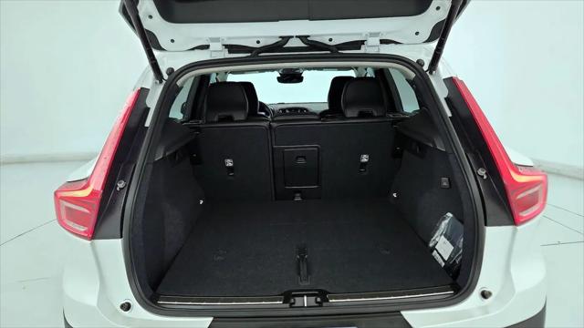 2023 Volvo XC40 B5 Plus Bright Theme