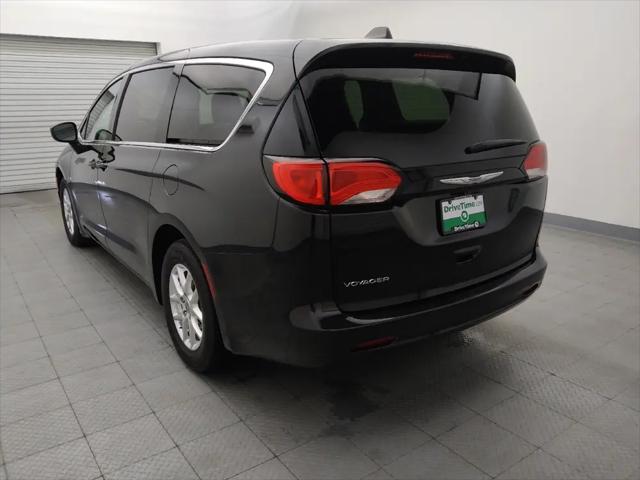 2022 Chrysler Voyager LX